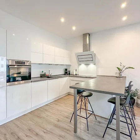 Modernes Trierer Cityloft Mit Grossem Balkon Трир