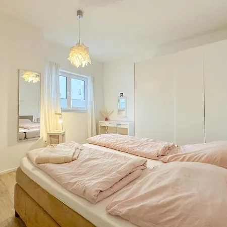 Modernes Trierer Cityloft Mit Großem Balkon